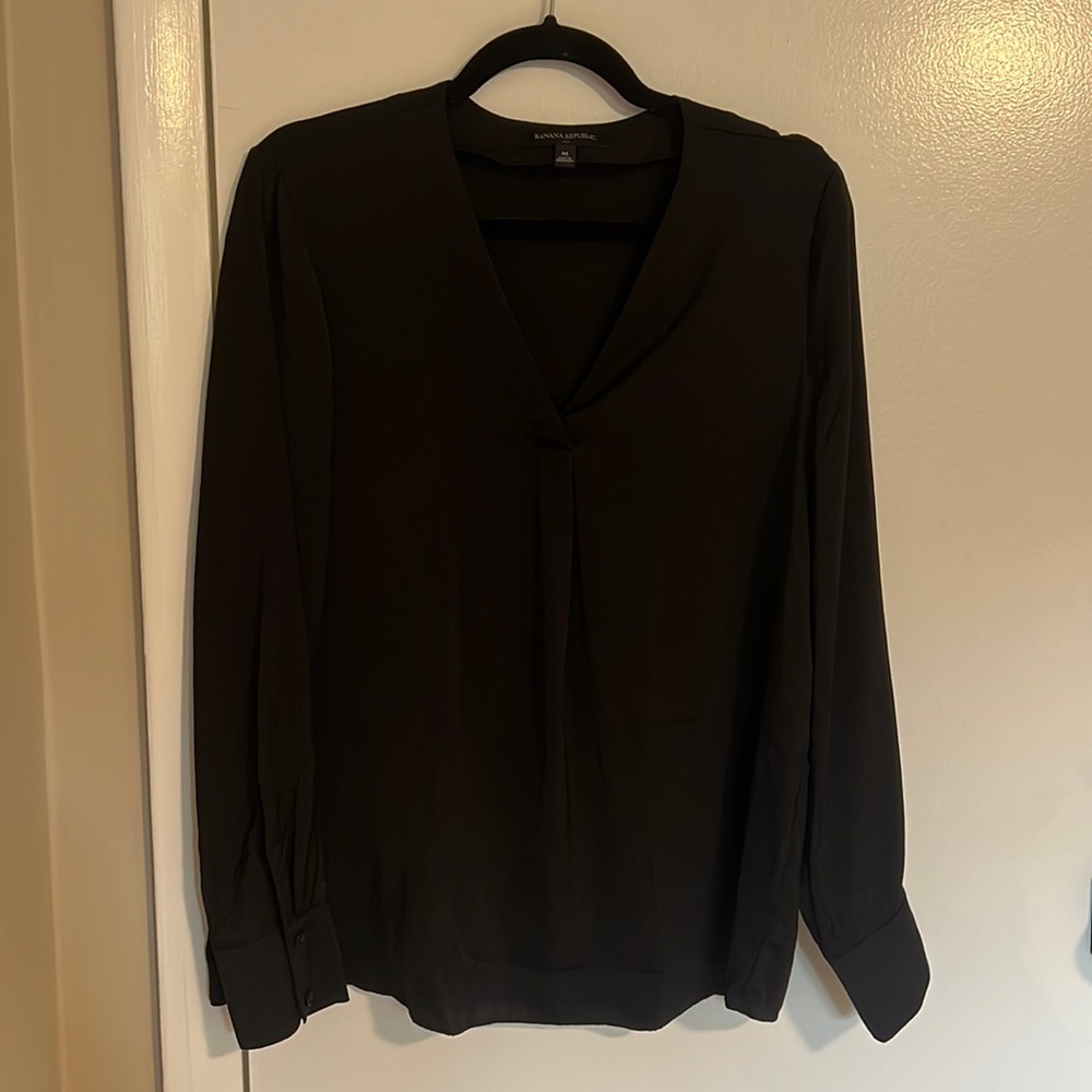 Banana Republic v neck flowy blouse